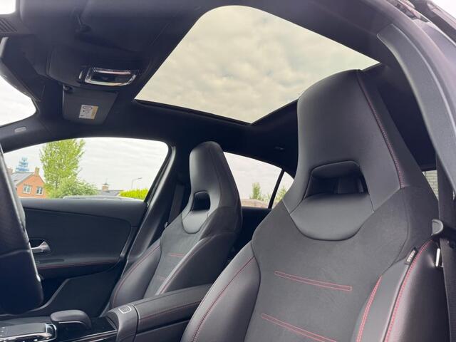Mercedes-Benz A-KLASSE 200 AMG Aeropakket Panorama Alcantara Camera ACC origineel Nederlands!