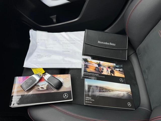 Mercedes-Benz A-KLASSE 200 AMG Aeropakket Panorama Alcantara Camera ACC origineel Nederlands!