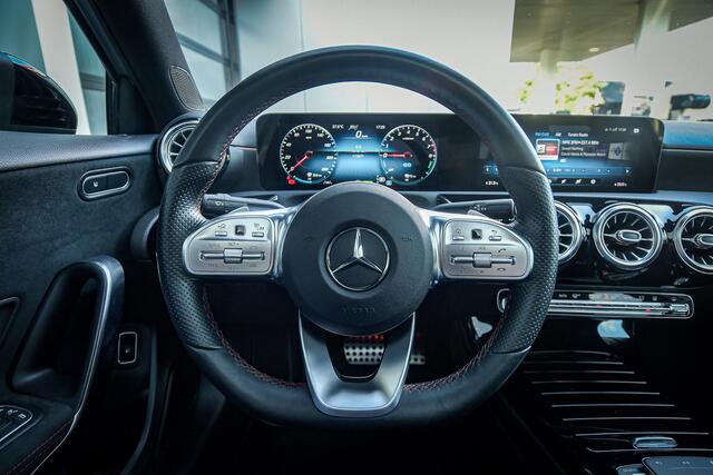 Mercedes-Benz A-KLASSE 250 e AMG Line * Pano * Night-pakket * Distronic