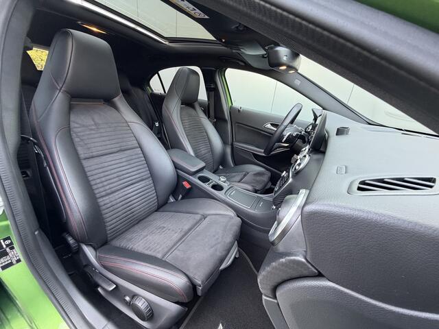 Mercedes-Benz A-KLASSE 180 AMG Night | Panorama | 18" | Camera | Dealeronderhouden !