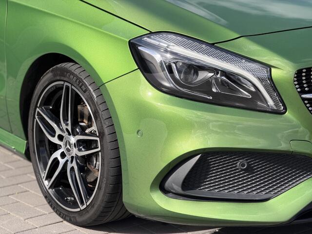 Mercedes-Benz A-KLASSE 180 AMG Night | Panorama | 18" | Camera | Dealeronderhouden !