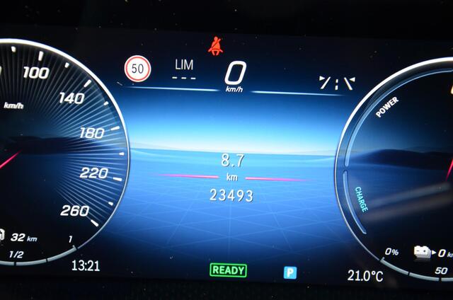 Mercedes-Benz A-KLASSE 250 e Business Solution AMG Automaat/Led/Navi/Pdc/Ecc/Panoramadak/Achteruitrijcamera/Stoelverwarming/Cr-Controle/Privacy-Glass/Lmv/19-Inch Lmv/ Elektrisch verstelbare voorstoelen met geheugenfunctie/360°-camera