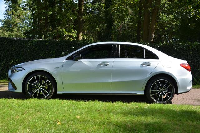 Mercedes-Benz A-KLASSE 250 e Business Solution AMG Automaat/Led/Navi/Pdc/Ecc/Panoramadak/Achteruitrijcamera/Stoelverwarming/Cr-Controle/Privacy-Glass/Lmv/19-Inch Lmv/ Elektrisch verstelbare voorstoelen met geheugenfunctie/360°-camera