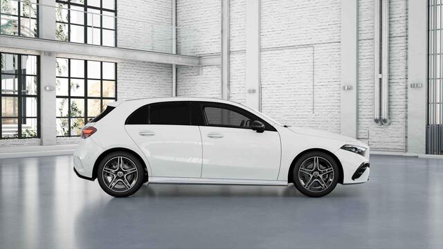 Mercedes-Benz A-KLASSE 180 Business Solution AMG | Panoramadak | Night | Keyless | Multibeam | Stoelverwarming |