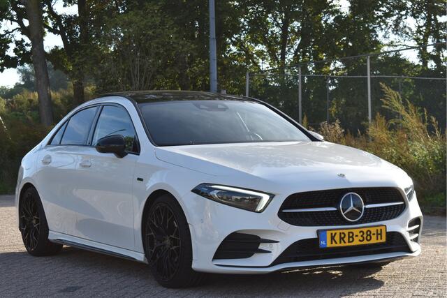 Mercedes-Benz A-KLASSE 250 e Business Solution AMG Limited 218 pk | Zéér vol | 360 gr.camera | Massagestoelen | Pano | Elekt.stoelen memory | Burmester | Sfeerverlichting | Full LED