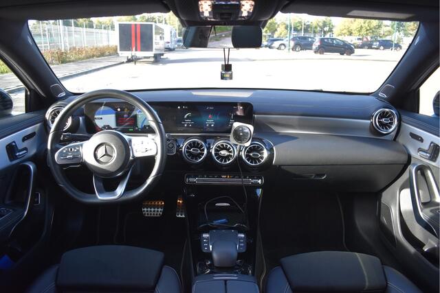 Mercedes-Benz A-KLASSE 250 e Business Solution AMG Limited 218 pk | Zéér vol | 360 gr.camera | Massagestoelen | Pano | Elekt.stoelen memory | Burmester | Sfeerverlichting | Full LED