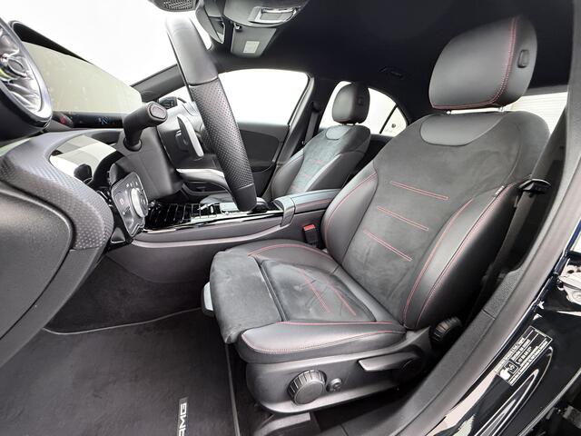 Mercedes-Benz A-KLASSE Sedan 180 Automaat AMG Line Night Premium Stoelverwarming Camera Apple Carplay Android Auto Navi Ecc Keyless-go Pdc Cruise Control Regensensor Privacy Glas Led-High Performance Isofix Bluetooth DAB 1e Eigenaar Origineel Nederlandse Auto