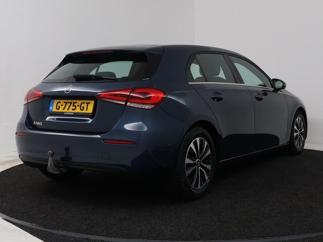 Mercedes-Benz A-KLASSE 180 Business Solution !(Zonnedak rolt niet op)! | Panoramadak | Trekhaak | Camera | Stoelverwarming | Onderweg-naar-dealer