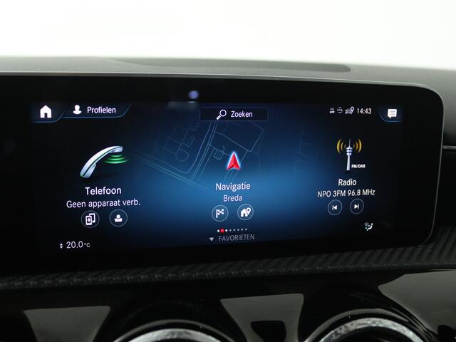 Mercedes-Benz A-KLASSE 180 Business Solution !(Zonnedak rolt niet op)! | Panoramadak | Trekhaak | Camera | Stoelverwarming | Onderweg-naar-dealer