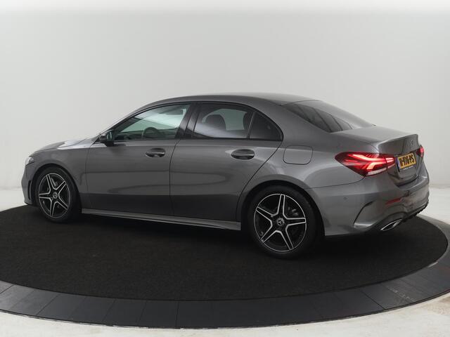 Mercedes-Benz A-KLASSE 180 Business Solution AMG | Camera | Stoelverwarming | LED | Sfeerverlichting | Navigatie | AMG Line |
