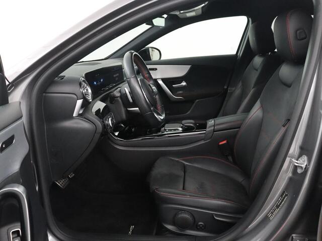 Mercedes-Benz A-KLASSE 180 Business Solution AMG | Camera | Stoelverwarming | LED | Sfeerverlichting | Navigatie | AMG Line |