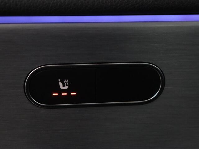 Mercedes-Benz A-KLASSE 180 Business Solution AMG | Camera | Stoelverwarming | LED | Sfeerverlichting | Navigatie | AMG Line |