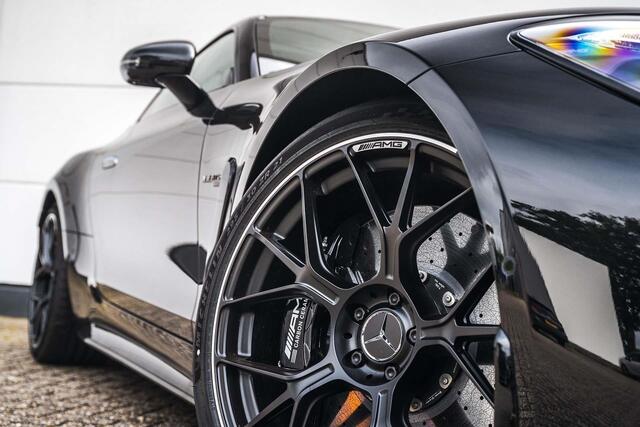 Mercedes-Benz AMG-GT AMG 63 4MATIC+ Premium Plus pakket | keramische remmen | Head-up display | Burmester High-End 3D | AMG Carbon Interieur en Exterieur Pakket | 2+2 concept | Liftsysteem | AMG Performance sportstoelen |