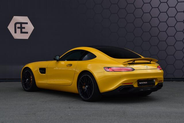 Mercedes-Benz AMG-GT S 4.0 V8 | KERAMISCHE REMMEN | PANORAMADAK | AMG RIDE CONTROL | AMG PERFORMANCE SEATS | BURMESTER SURROUND | SFEERVERLICHTING | NIGHT PACKAGE | SWITCHABLE PERFORMANCE EXHAUST |