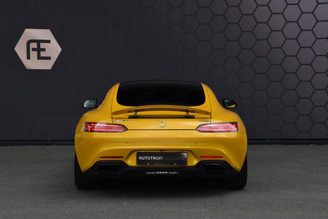 Mercedes-Benz AMG-GT S 4.0 V8 | KERAMISCHE REMMEN | PANORAMADAK | AMG RIDE CONTROL | AMG PERFORMANCE SEATS | BURMESTER SURROUND | SFEERVERLICHTING | NIGHT PACKAGE | SWITCHABLE PERFORMANCE EXHAUST |