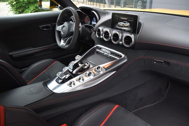 Mercedes-Benz AMG-GT S 4.0 V8 | KERAMISCHE REMMEN | PANORAMADAK | AMG RIDE CONTROL | AMG PERFORMANCE SEATS | BURMESTER SURROUND | SFEERVERLICHTING | NIGHT PACKAGE | SWITCHABLE PERFORMANCE EXHAUST |