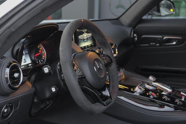 Mercedes-Benz AMG-GT R 4.0 V8 585pk GTR NLauto Keramisch Bucket seats Carbonpakket Burmester Camera DAB CommandOnline