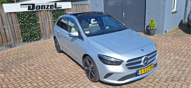 Mercedes-Benz B-KLASSE 180 Launch Edition Premium Plus PANORAMADAK + Sfeerverlichting