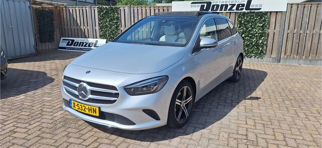 Mercedes-Benz B-KLASSE 180 Launch Edition Premium Plus PANORAMADAK + Sfeerverlichting