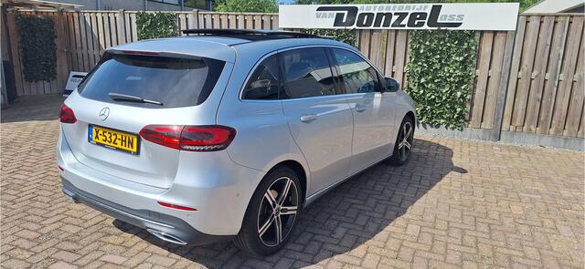 Mercedes-Benz B-KLASSE 180 Launch Edition Premium Plus PANORAMADAK + Sfeerverlichting