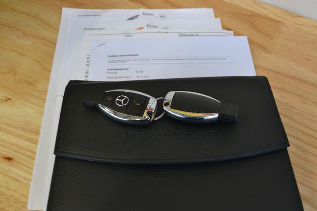 Mercedes-Benz B-KLASSE 180 Ambition AMG styling AUT!