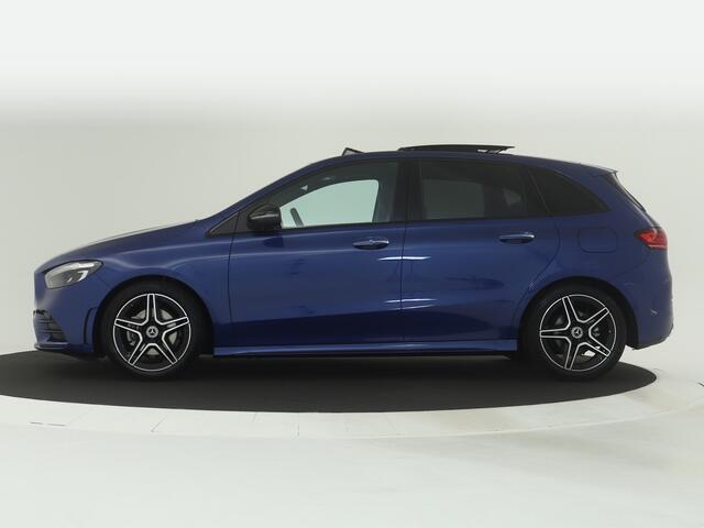 Mercedes-Benz B-KLASSE 180 Star Edition AMG Line | Nightpakket | Dodehoekassistent | Keyless-Go comfortpakket | Draadloos oplaadsysteem voor Smartphone | USB-pakket plus | Sfeerverlichting | Parkeerpakket met achteruitrijcamera |
