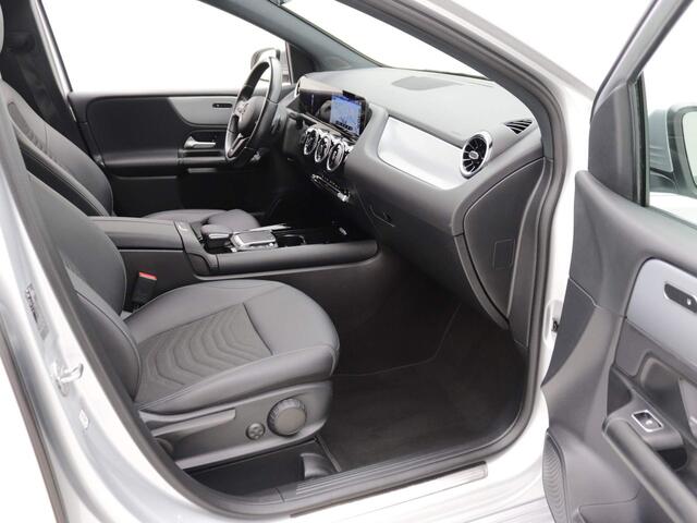Mercedes-Benz B-KLASSE 180 Business Line Automaat,1/2 Leder, Trekhaak,Dig.Cockpit, LED