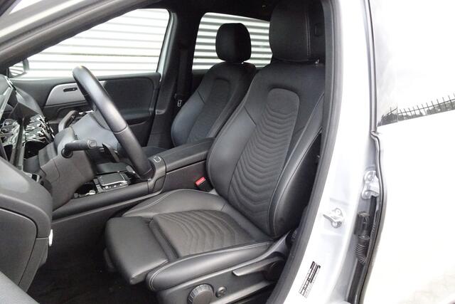 Mercedes-Benz B-KLASSE 180 AUTOMAAT TREKHAAK MB-BUX NAVI STOELVERWARMING APPLE CARPLAY