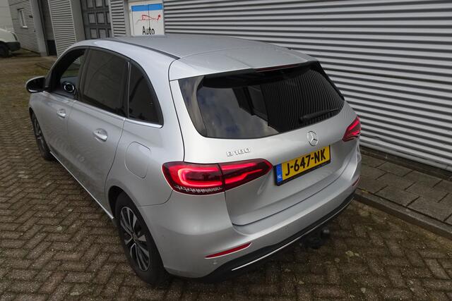 Mercedes-Benz B-KLASSE 180 AUTOMAAT TREKHAAK MB-BUX NAVI STOELVERWARMING APPLE CARPLAY