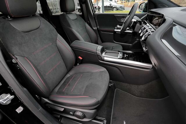 Mercedes-Benz B-KLASSE 200 AMG Line LED Navi Camera Night Pakket Sportstoelen Stoelverwarming