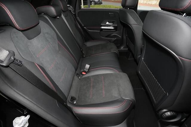 Mercedes-Benz B-KLASSE 200 AMG Line LED Navi Camera Night Pakket Sportstoelen Stoelverwarming