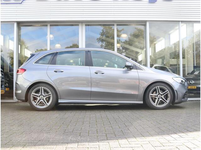 Mercedes-Benz B-KLASSE 180 AMG line Camera | Apple Carplay
