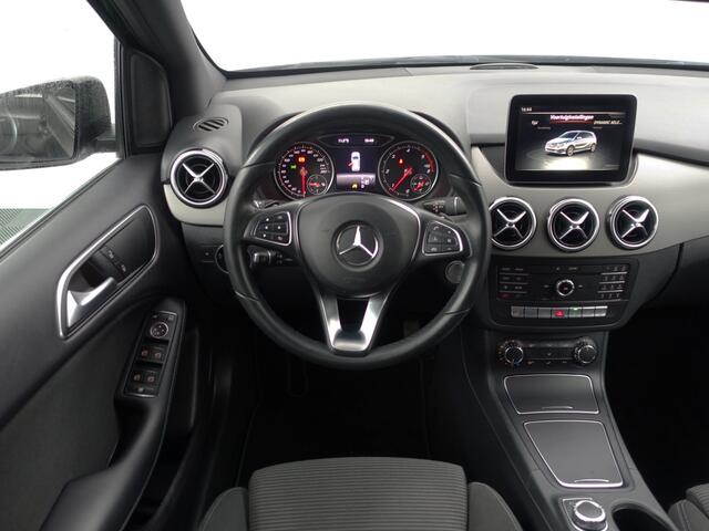 Mercedes-Benz B-KLASSE 180 d AMG Prestige Aut- Sport Interieur, Xenon led, Keyless, Camera, Dynamic Select, Park Assist, Sfeerverlichting