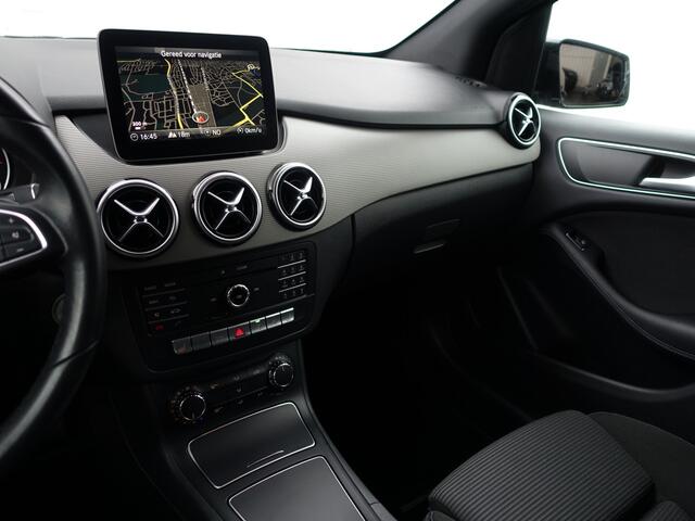 Mercedes-Benz B-KLASSE 180 d AMG Prestige Aut- Sport Interieur, Xenon led, Keyless, Camera, Dynamic Select, Park Assist, Sfeerverlichting