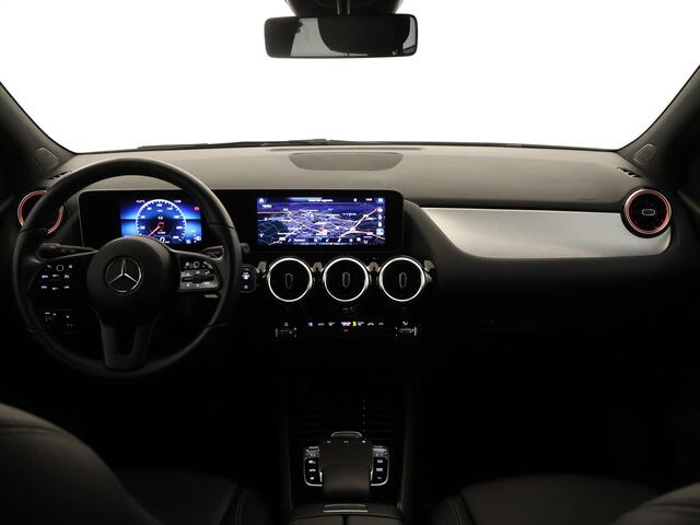 Mercedes-Benz B-KLASSE 180 Business Solution Inclusief 24 maanden MB Certified garantie voor Europa.