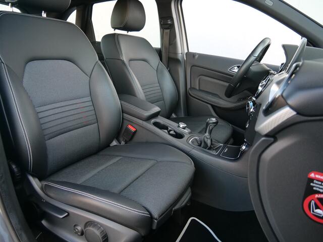 Mercedes-Benz B-KLASSE 180 Ambition 123 Pk Navigatie / PDC / Trekhaak