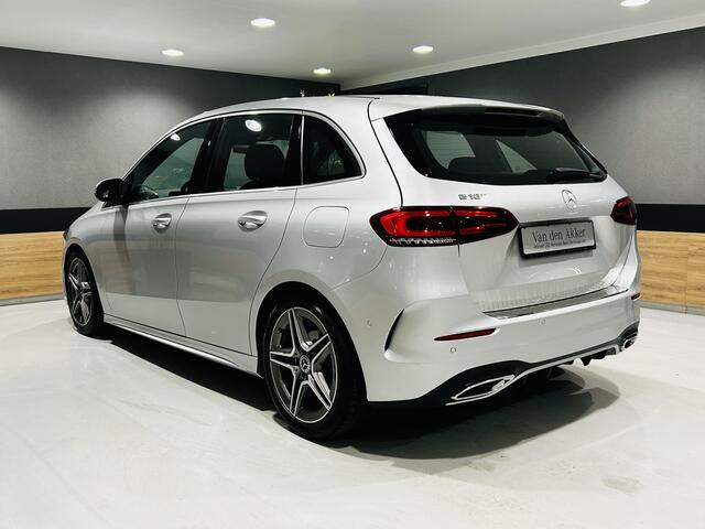 Mercedes-Benz B-KLASSE 180 AMG // Trekhaak // Camera // Elek. Achterklep // Carplay // LED Koplampen // Navigatie