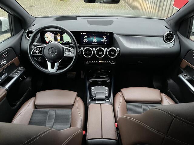 Mercedes-Benz B-KLASSE 250 e Advantage 17"/Head-up/Leder + memory/Camera/Elektrische klep/PDC v+a/Apple Carplay & Android auto/Stoelverwarming