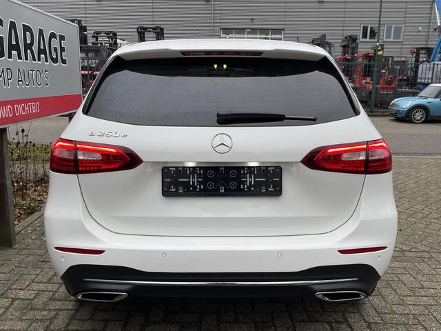 Mercedes-Benz B-KLASSE 250 e Advantage 17"/Head-up/Leder + memory/Camera/Elektrische klep/PDC v+a/Apple Carplay & Android auto/Stoelverwarming