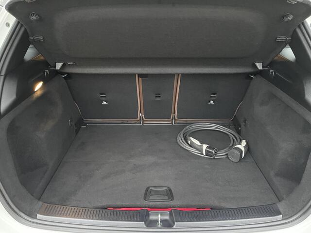Mercedes-Benz B-KLASSE 250 e Advantage 17"/Head-up/Leder + memory/Camera/Elektrische klep/PDC v+a/Apple Carplay & Android auto/Stoelverwarming