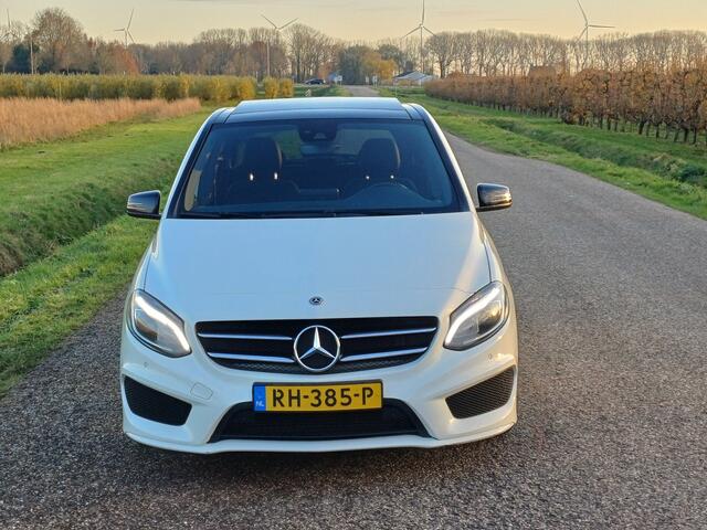 Mercedes-Benz B-KLASSE 180 EDITION | NL | AMG-Line | Pano Dak | LED | Camera | Navi | Cruise | 18 INCH