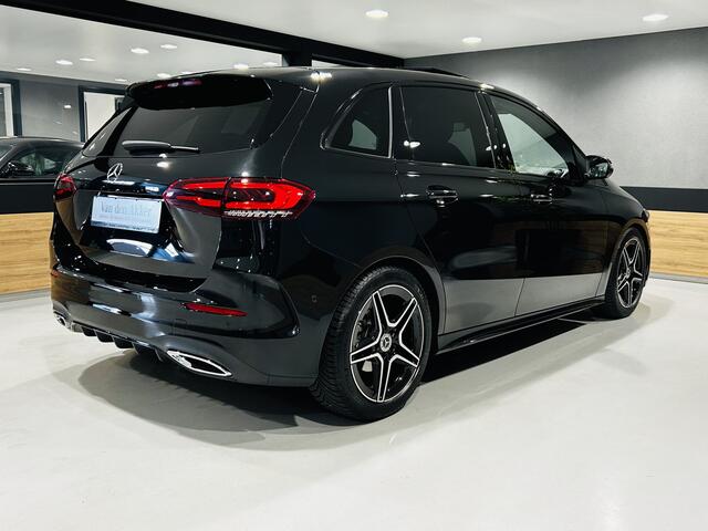 Mercedes-Benz B-KLASSE 180 AMG // Panoramadak // Camera // Augemented Reality // Carplay // Elek. Achterklep // Night Pakket // Cruise Control