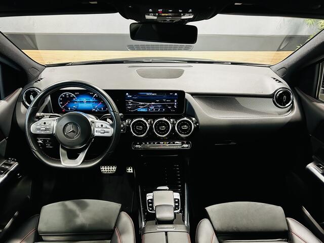Mercedes-Benz B-KLASSE 180 AMG // Panoramadak // Camera // Augemented Reality // Carplay // Elek. Achterklep // Night Pakket // Cruise Control