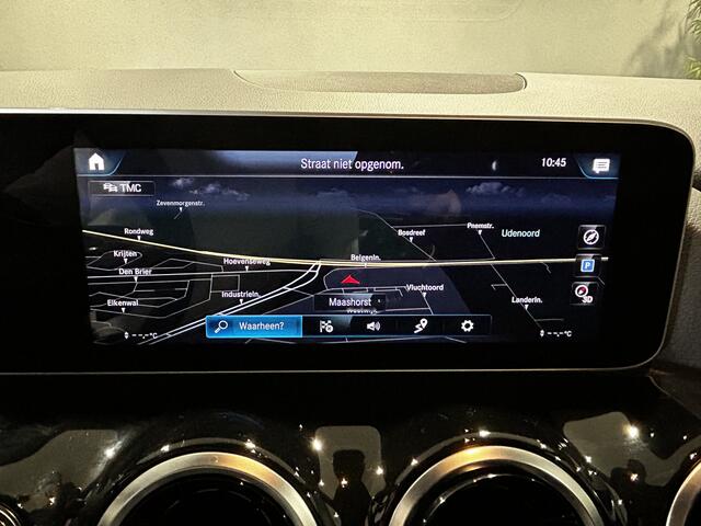 Mercedes-Benz B-KLASSE 180 AMG // Panoramadak // Camera // Augemented Reality // Carplay // Elek. Achterklep // Night Pakket // Cruise Control