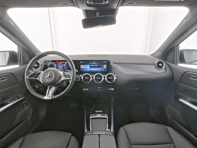 Mercedes-Benz B-KLASSE 250 e Face Lift Plug-In Hybride | Trekhaak | Night Pakket | Multibeam Koplampen | Laden tot 11kW | Stuur en stoelverwarming | Inclusief 24 maanden MB Certified garantie voor Europa.