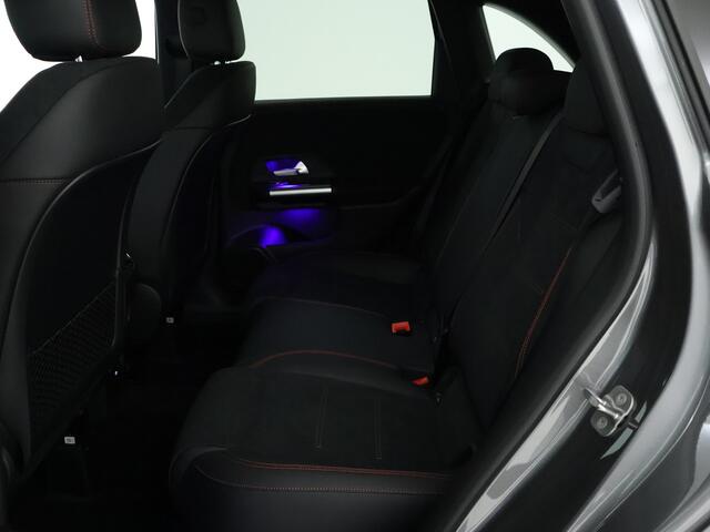 Mercedes-Benz B-KLASSE 180 Star Edition AMG Line | Dodehoekassistent | Parkeerpakket met achteruitrijcamera | Keyless-Go comfortpakket | USB-pakket plus | Verwarmde stoelen vooraan | Sfeerverlichting | EASY PACK achterklep |