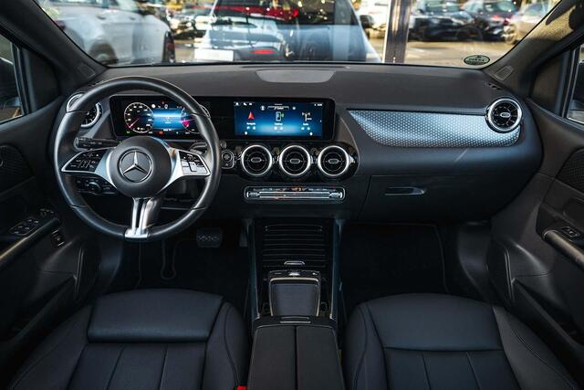 Mercedes-Benz B-KLASSE 180 Business Line | Stoelverwarming | Panoramaschuifdak | Achteruitrijcamera | Easypack-achterklep