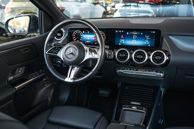 Mercedes-Benz B-KLASSE 180 Business Line | Stoelverwarming | Panoramaschuifdak | Achteruitrijcamera | Easypack-achterklep
