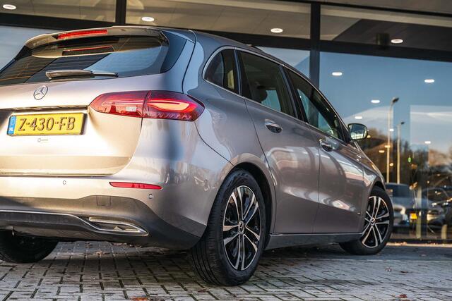 Mercedes-Benz B-KLASSE 180 Business Line | Stoelverwarming | Panoramaschuifdak | Achteruitrijcamera | Easypack-achterklep