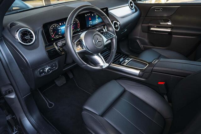 Mercedes-Benz B-KLASSE 180 Business Line | Stoelverwarming | Panoramaschuifdak | Achteruitrijcamera | Easypack-achterklep
